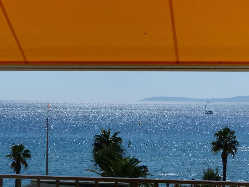 Magnifique Studio Cabine 4 Pers Vue Et Bord De Mer, Parking, Clim, Wifi Le Lavandou